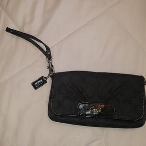 🌺 COACH signature flap wallet wristlet